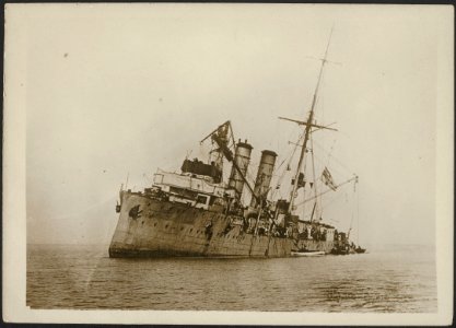 Gehavend schip met de Keizerlijke Duitse marinevlag., Bestanddeelnr 158-2218