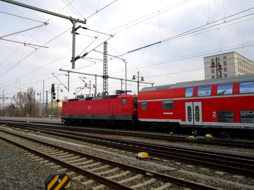 143 585-8 vor Dresdner Hauptbahnhof DD Hbf (2)
