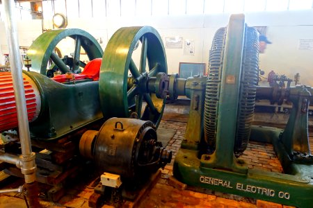 General Electric co. generator - Stationary steam engine collection - New England Wireless & Steam Museum - East Greenwich, RI - DSC06558