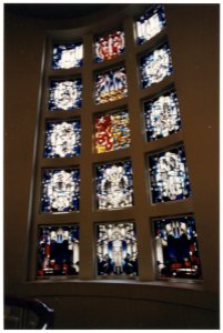 Gerestaureerd glas-in-lood raam in het Provinciehuis. De restauratie is uitgevoerd door de kleinzoon van glazenier Willem Bogtman, die het oorspronkelijke raam heeft vervaardigd. NL-HlmNHA 54036427