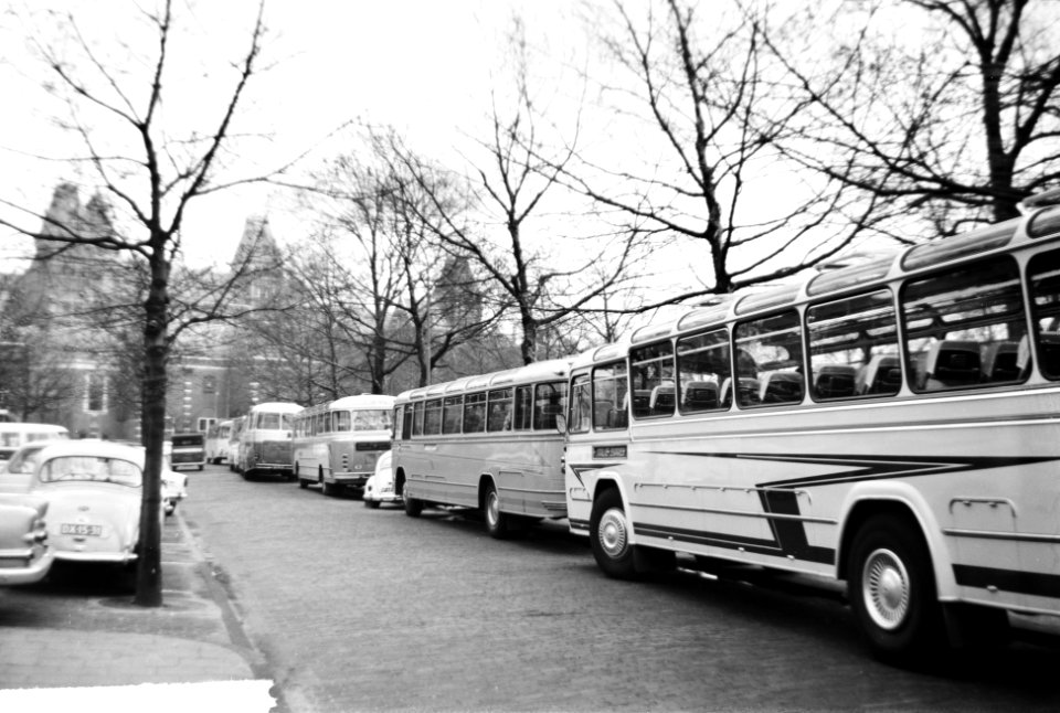 Geparkeerde bussen bij Rijksmuseum, Bestanddeelnr 917-6509