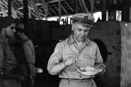 Generaal Kruls eet de befaamde aardappelpuree, Bestanddeelnr 5066