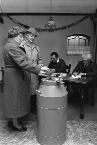Gemeenteraadsverkiezingen in de Bommelerwaard en Midden Betuwe inwoners van Ke, Bestanddeelnr 933-8257