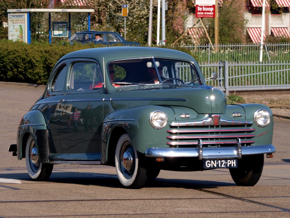 Ford Super de Luxe Coupe (1946), Dutch licence registration GN-12-PH, pic3