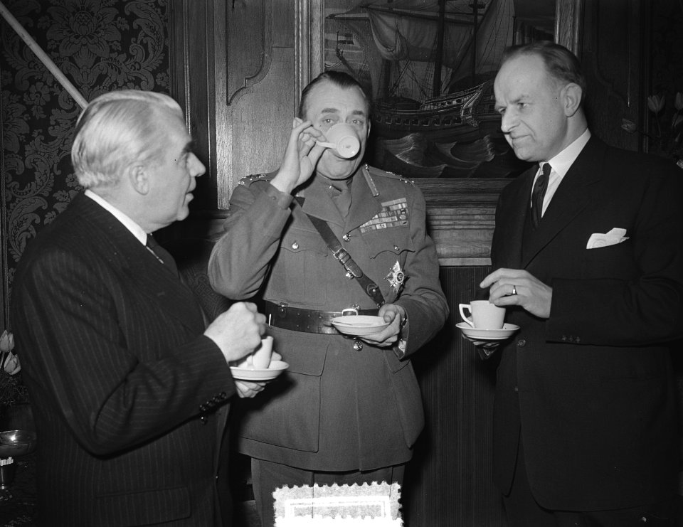 Generaal Charles Foulkes, de Canadese bevrijder van Nederland bracht een bezoek , Bestanddeelnr 905-6664