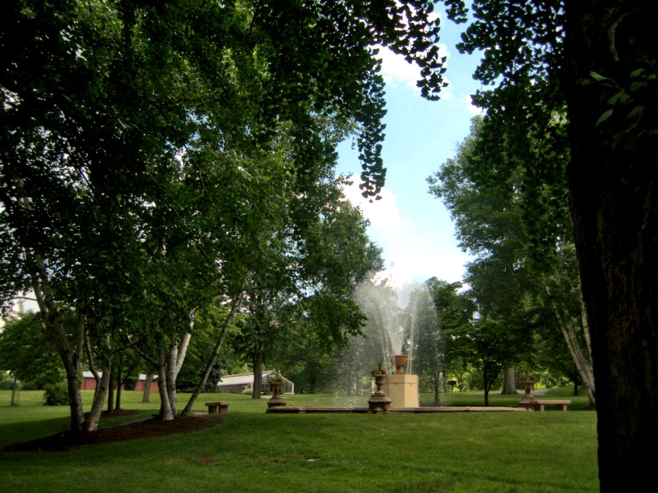 Fountain, Allegheny Cemetery, 2015-05-30, 01
