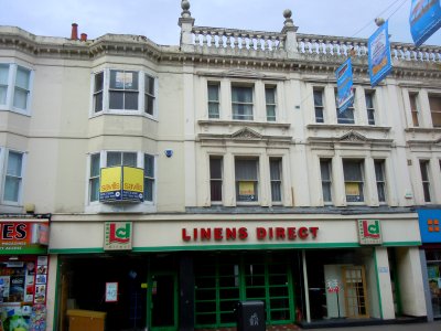 Former Linens Direct shop, 48–50 Western Road, Brighton (July 2017) (1)
