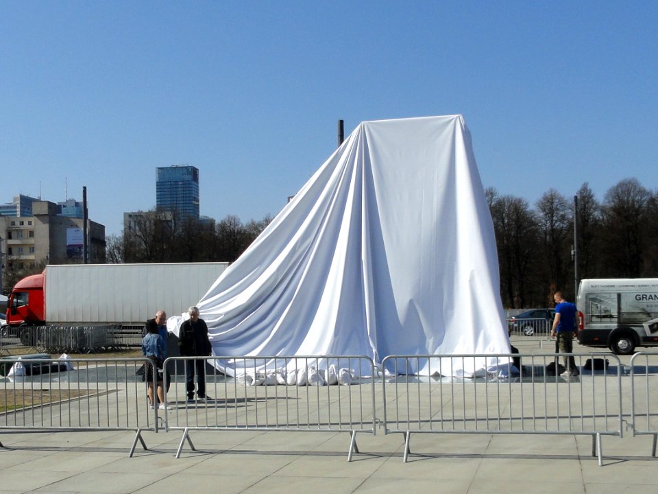 09-04-2018 Warszawa pomnik ofiar katastrofy smoleńskiej