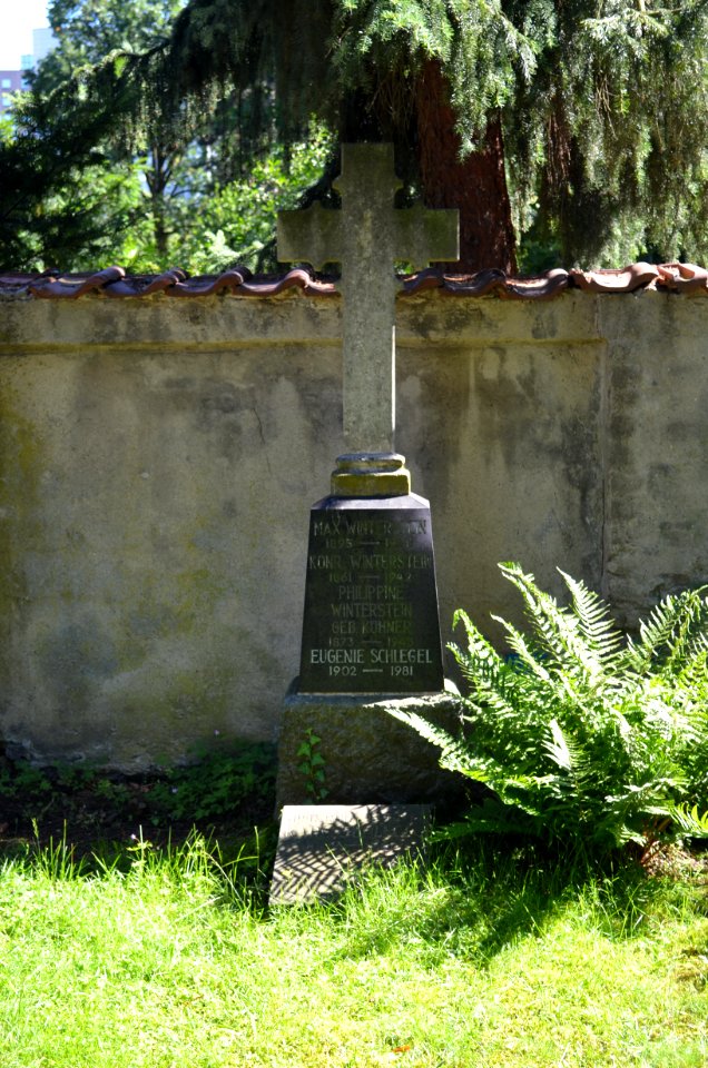 Frankfurt-Niederrad, Friedhof, Grab AdM 64-65 Winterstein