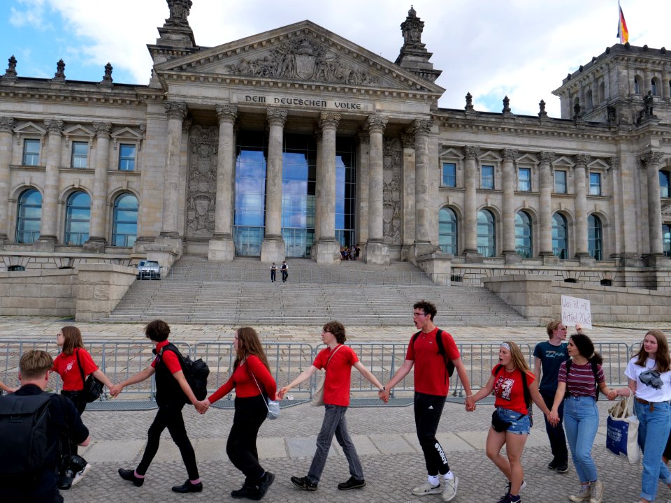 FridaysForFuture protest Berlin human chain 28-06-2019 09