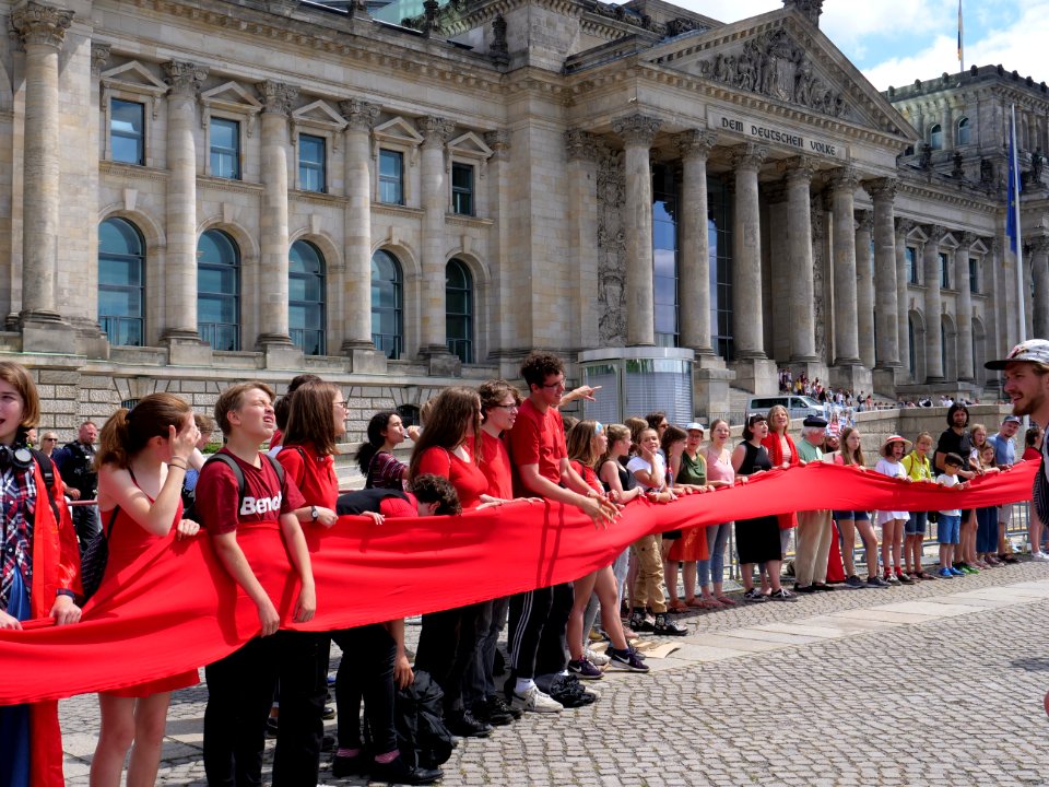 FridaysForFuture protest Berlin human chain 28-06-2019 20