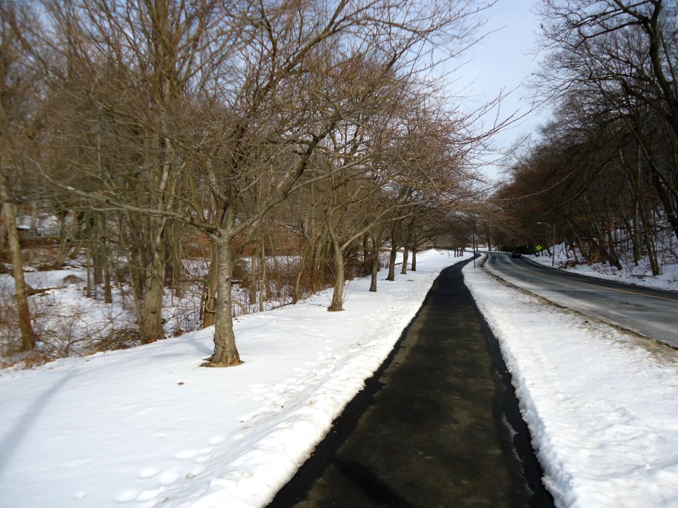 Echo Lake NJ pathway and road with snow in winter
