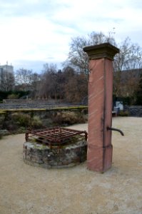 Frankfurt-Höchst, Brunnen am Schloss