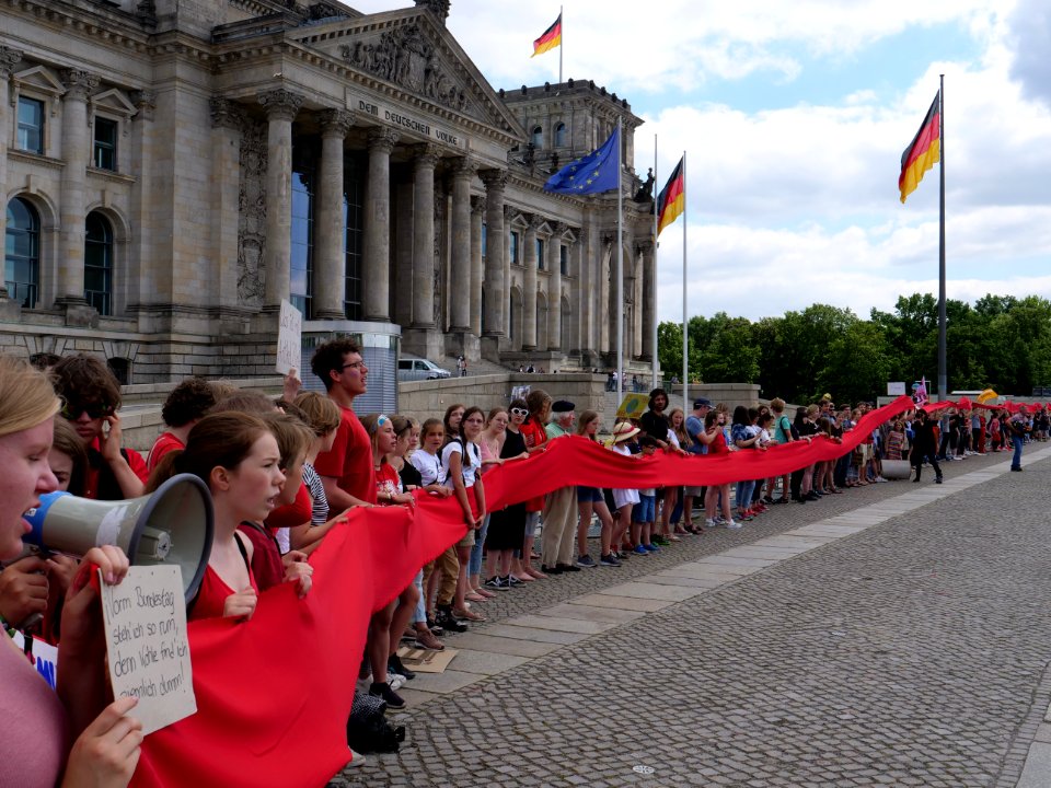 FridaysForFuture protest Berlin human chain 28-06-2019 34