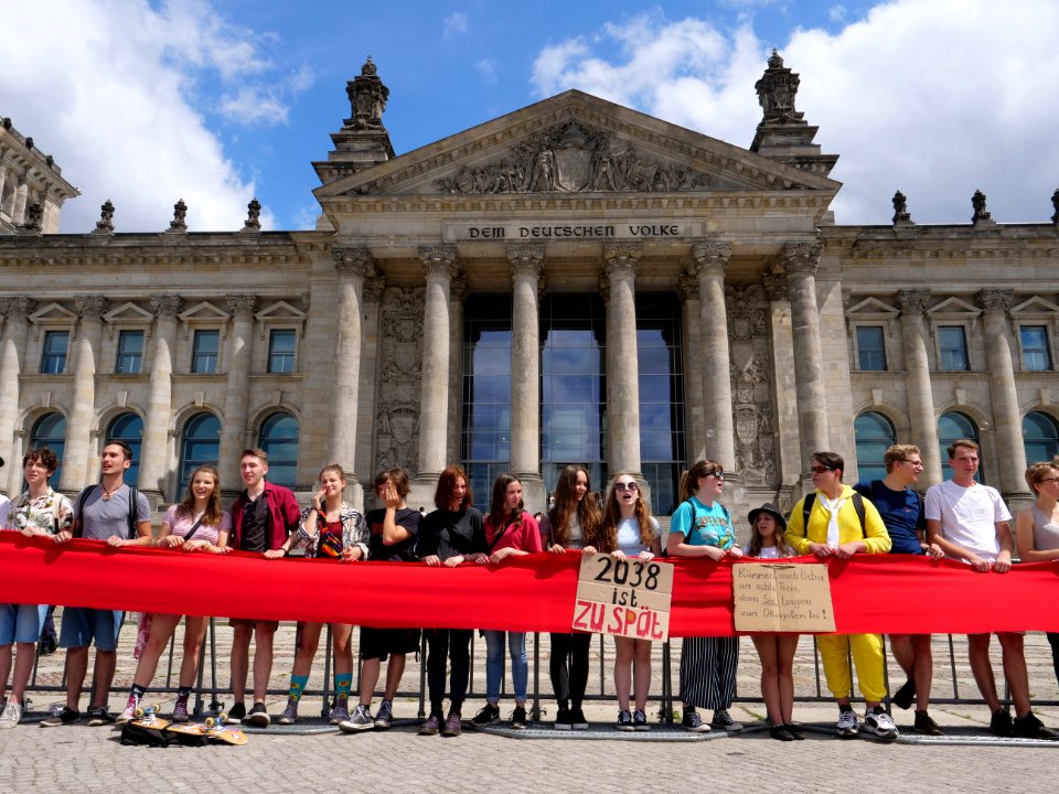 FridaysForFuture protest Berlin human chain 28-06-2019 27