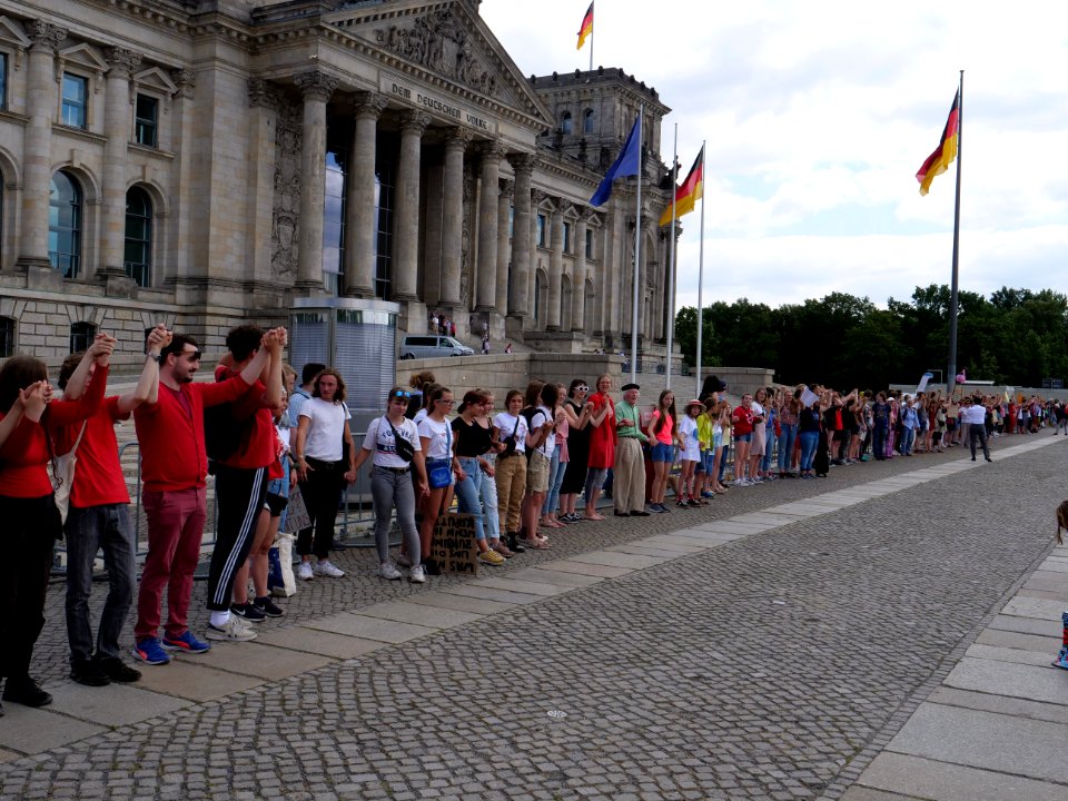 FridaysForFuture protest Berlin human chain 28-06-2019 14
