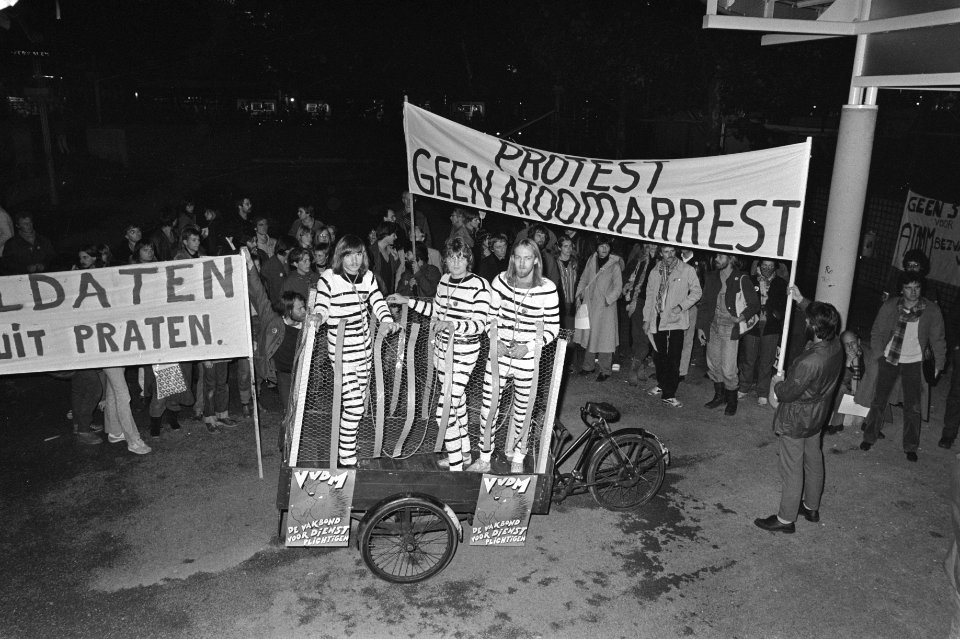Drie VVDM-ers, van links naar rechts Joost Cammeraat, Jan Bleumer en Jan van Bee, Bestanddeelnr 931-7605