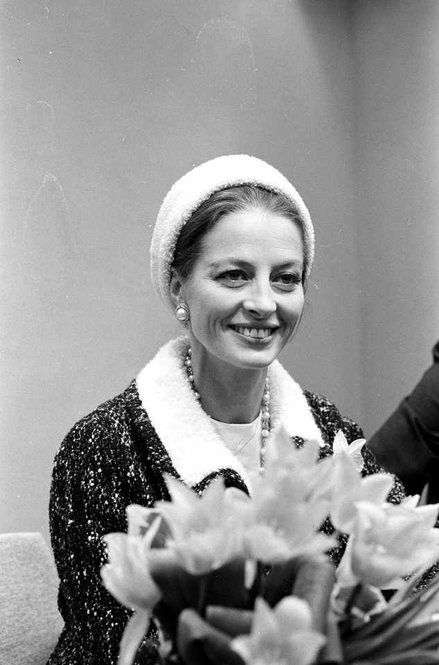 Franse filmster Capucine Aankomst Schiphol, Bestanddeelnr 913-8105