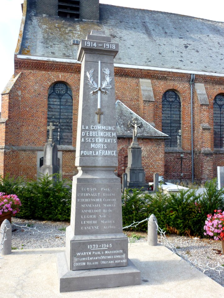 Ebblinghem (Nord, Fr) monument aux morts