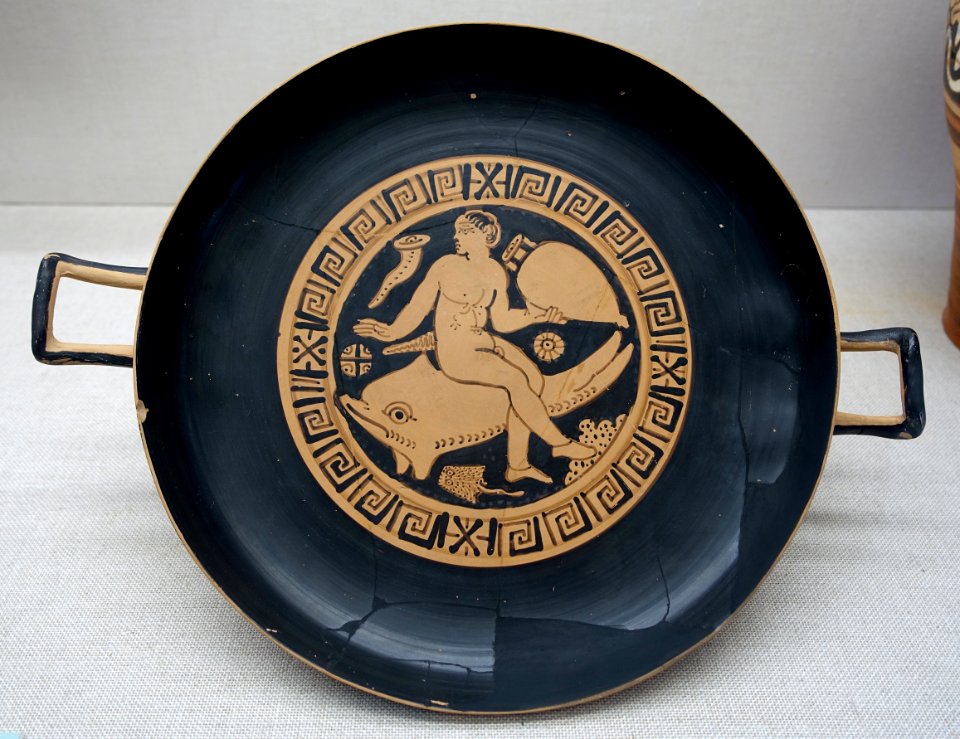 Drinking bowl with a satyr riding a dolphin, Faliscan, c. 350 BC, L 820 - Martin von Wagner Museum - Würzburg, Germany - DSC05723