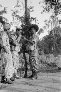Drie KNIL militairen, Bestanddeelnr 107-4-3