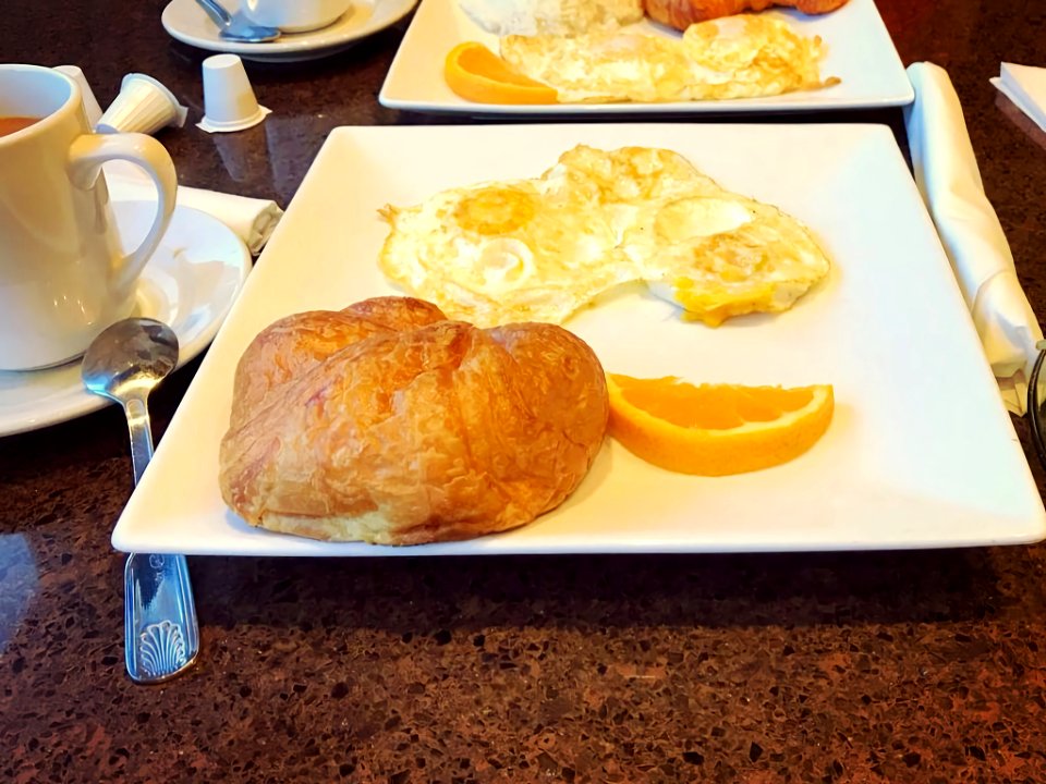 Early Breakfast In Ocean (262258289)