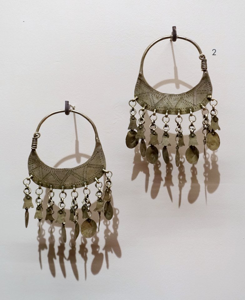 Earrings, purchased in Jerusalem, c. 1902, silver - Harvard Semitic Museum - Cambridge, MA - DSC06095