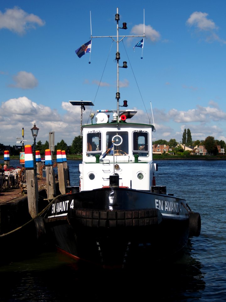 En Avant 4 (ship, 1962), ENI 02311302, Dordrecht pic1