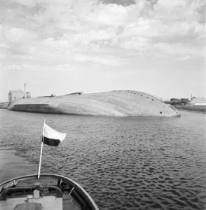 Een gekapseisd schip, Bestanddeelnr 900-2999