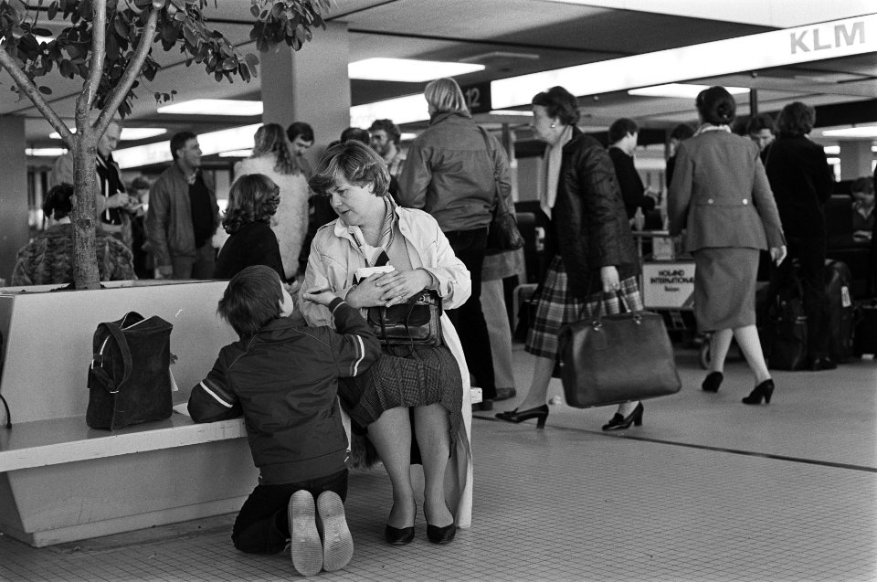 Drukte op Schiphol, begin van Krokusvakantie, Bestanddeelnr 931-3479