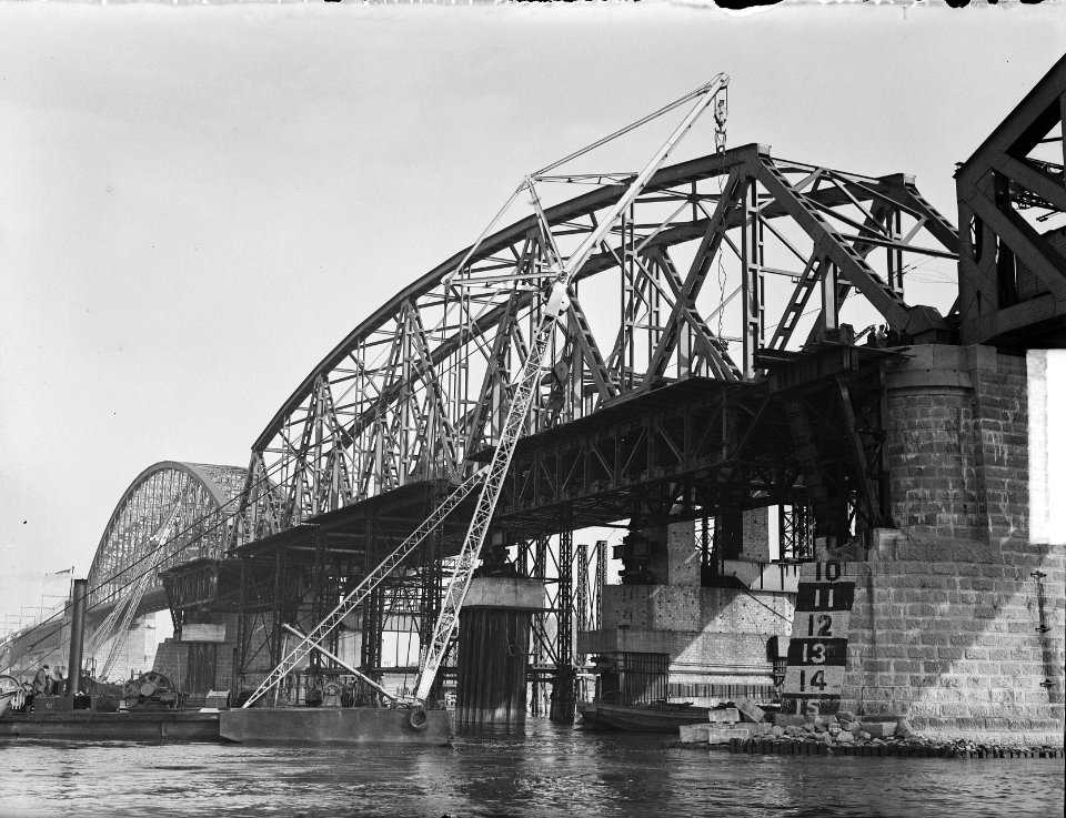 Dubbelspoor op spoorbrug over de Waal bij Nijmegen, Bestanddeelnr 904-2555