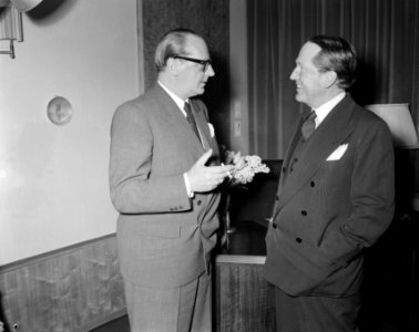 Duitse minister Von Brentano in ons land met mr JW Beijen (rechts), Bestanddeelnr 907-6296
