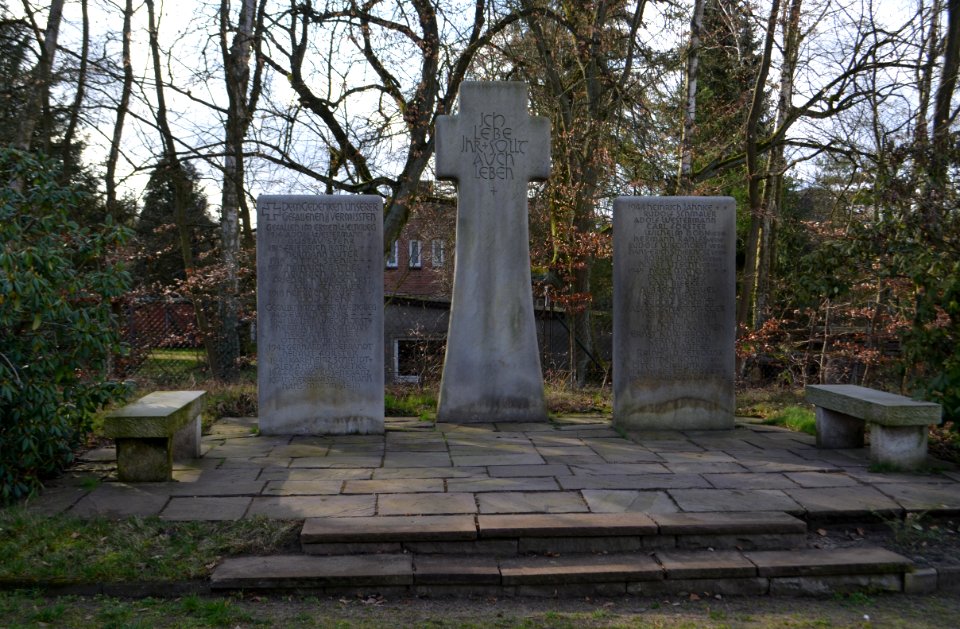 Embsen, Friedhof, Gefallenendenkmal