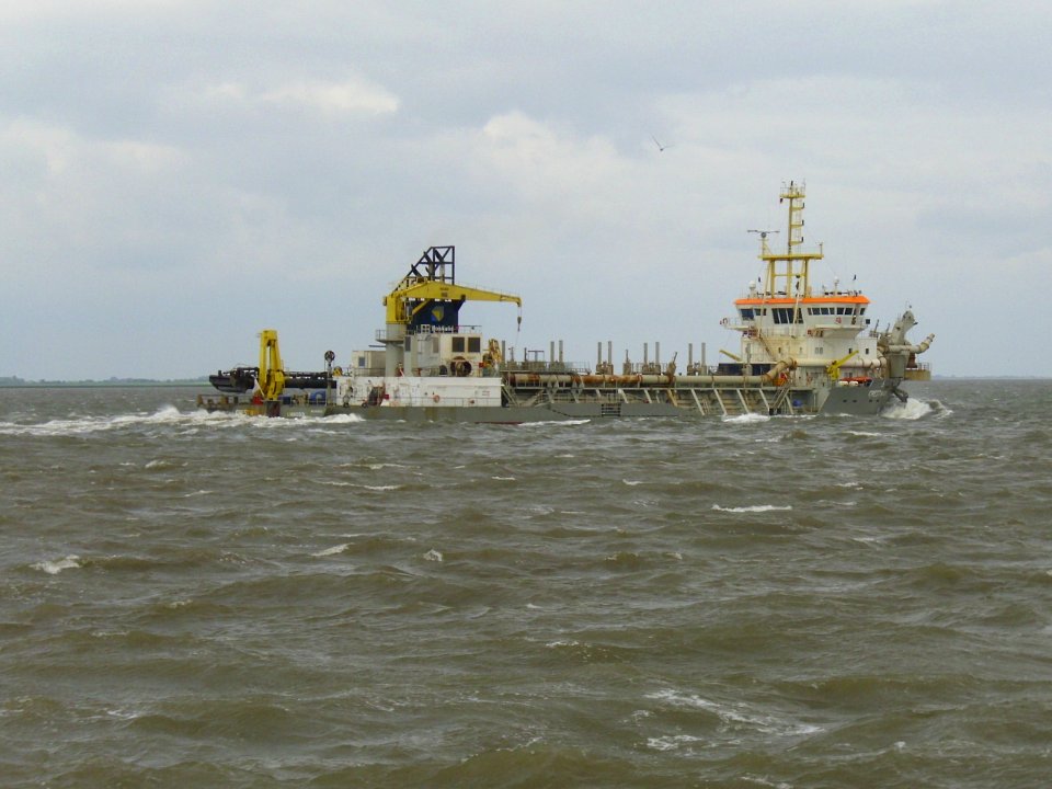 Dredger Crestway 2012-06-17 (3)