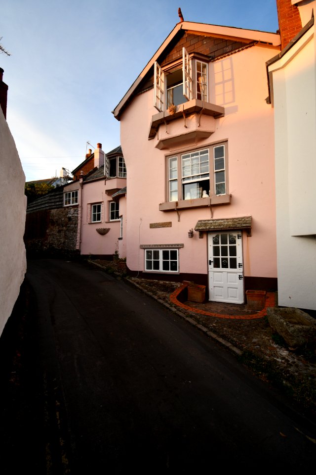 Drake's Cottage 02