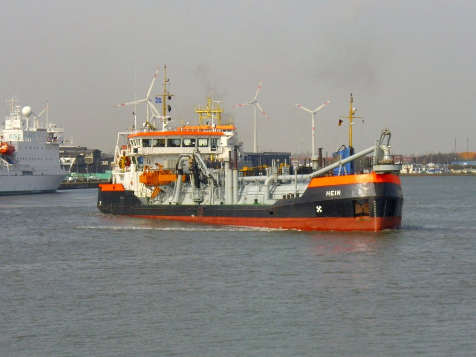 Dredge ship Hein 2012-04-17 (1)