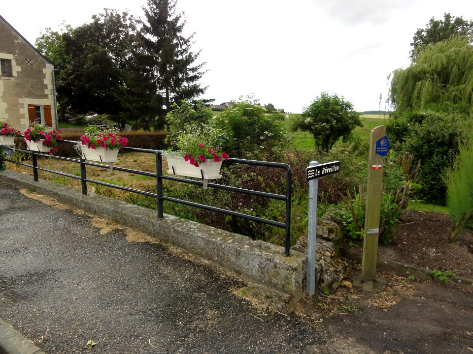 Draché (Indre-et-Loire) Le Reveillon, et balise Chemin de St Jacques