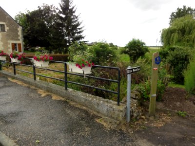 Draché (Indre-et-Loire) Le Reveillon, et balise Chemin de St Jacques