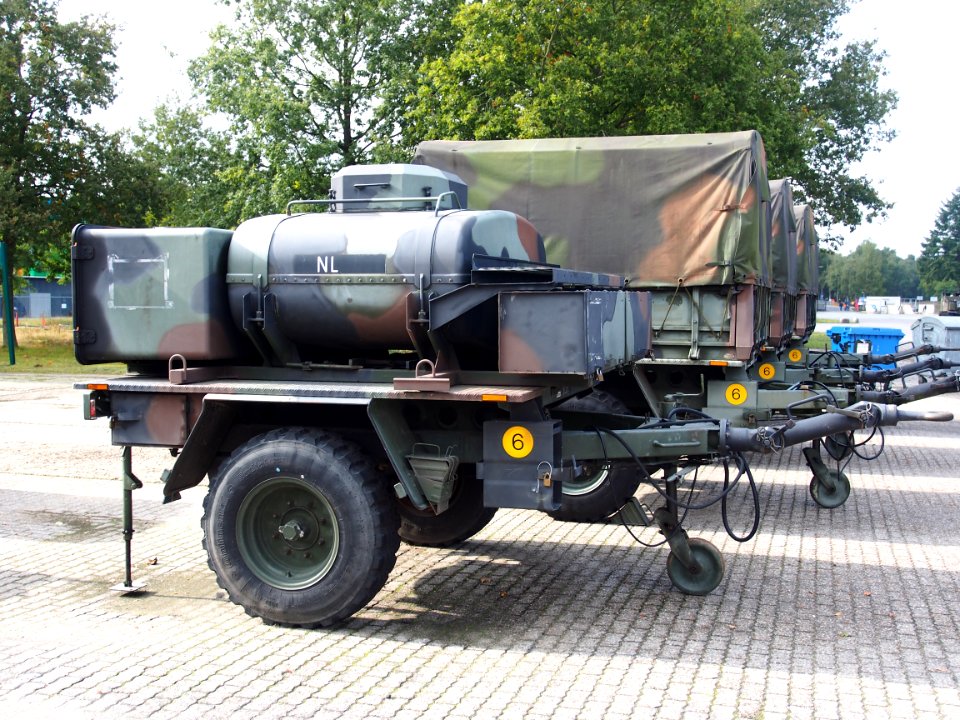 Dutch army trailer bowser pic1