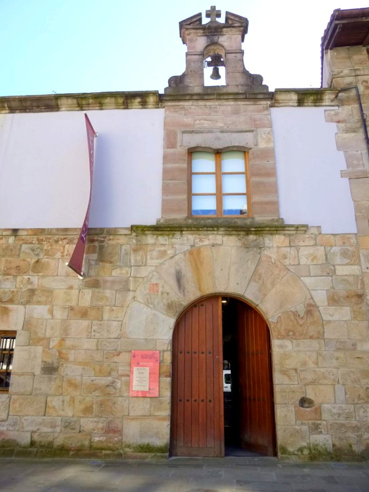 Durango - Museo Kurutzesantu (Ernita de la Vera Cruz) y Cruz de Kurutziaga 01
