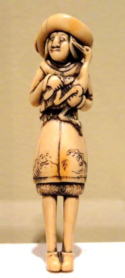 Dutchman holding a bird, ivory, Japan, 18th century - Mount Holyoke College Art Museum - DSC04578