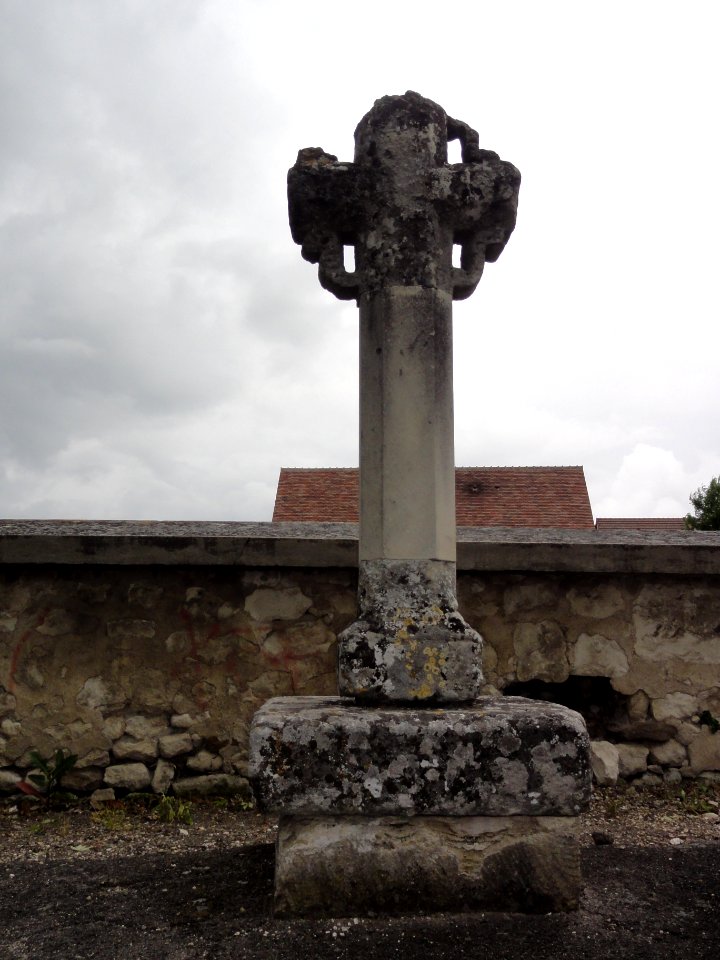Draché (Indre-et-Loire) Croix de chemin 01