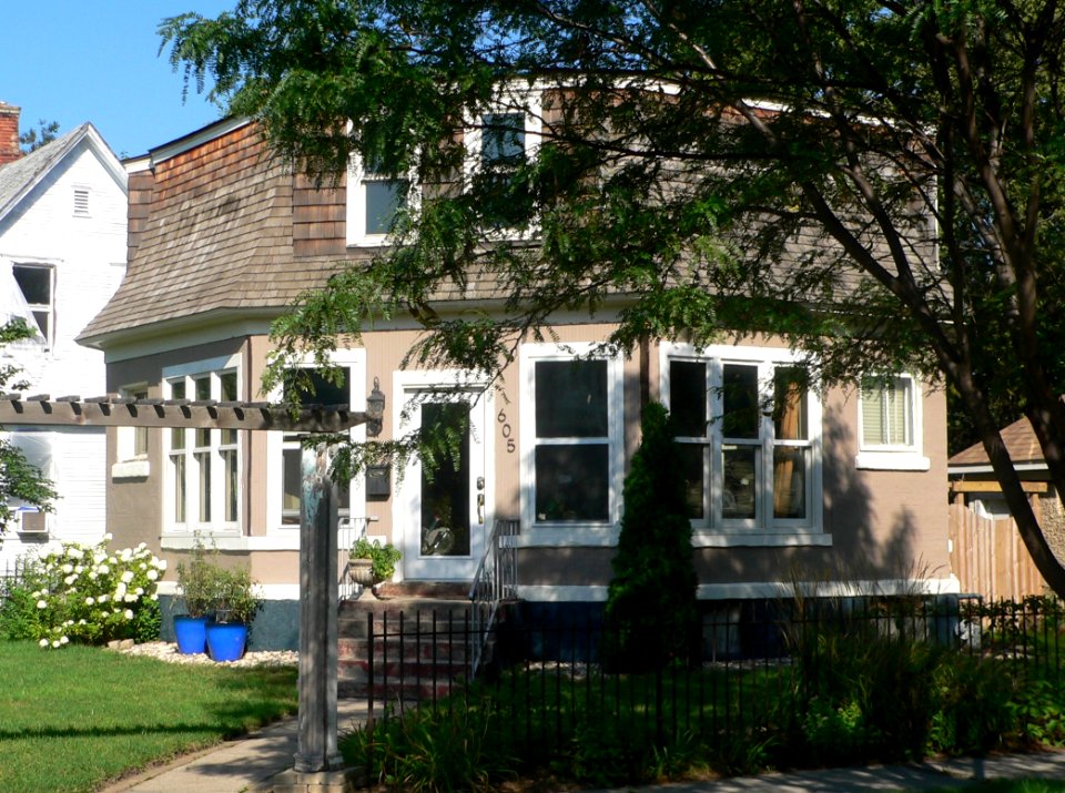 Drake octagon house from SE 2