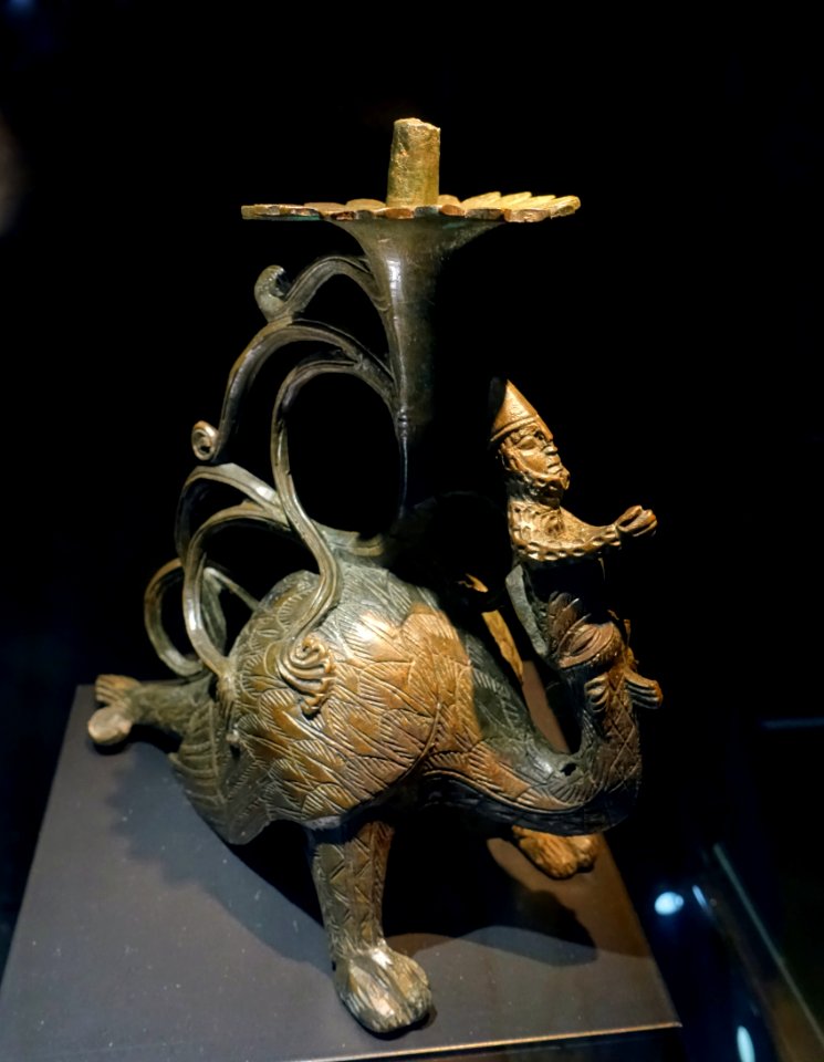 Dragon candleholder, Waldenburg, Enzkreis, 1200-1250 AD - Landesmuseum Württemberg - Stuttgart, Germany - DSC03087