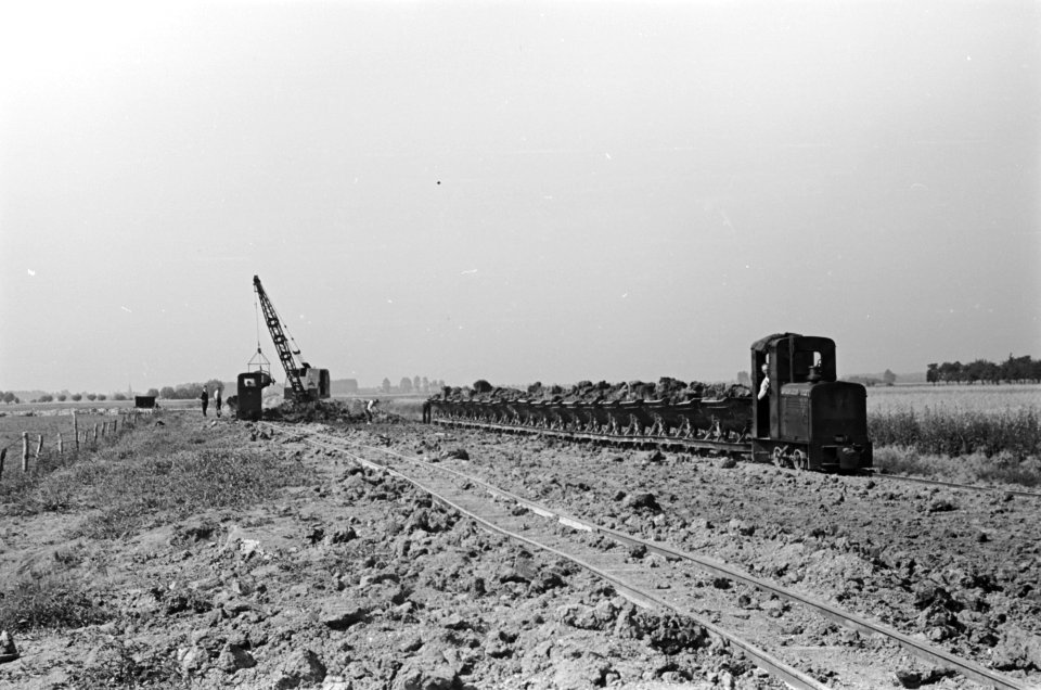 Draglines, arbeiders, kipkarren, werkzaamheden, Duivense Broek, Bestanddeelnr 170-0010