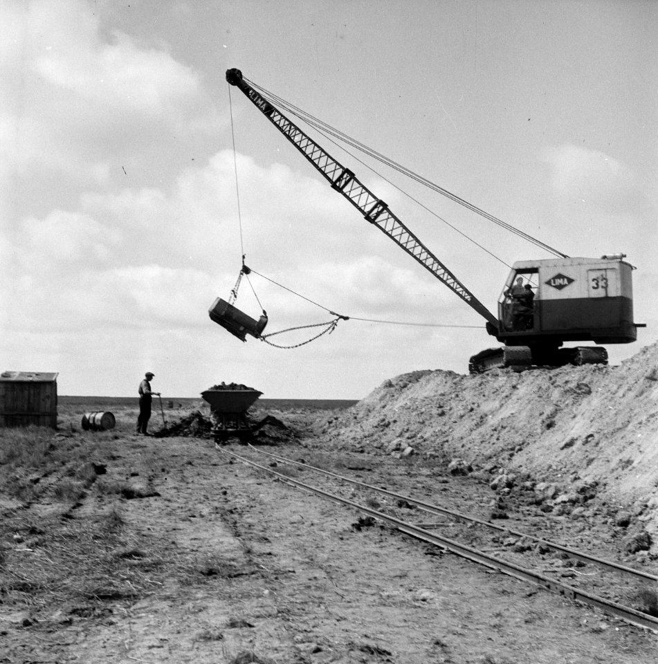 Draglines, kipkarren, arbeiders, grondbewerking, Bestanddeelnr 251-3210