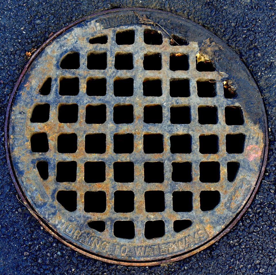 Drains to Waterways - Grid drain - Arlington, MA - DSC03308