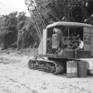 Draglines, arbeiders, vaten, Bestanddeelnr 250-8487