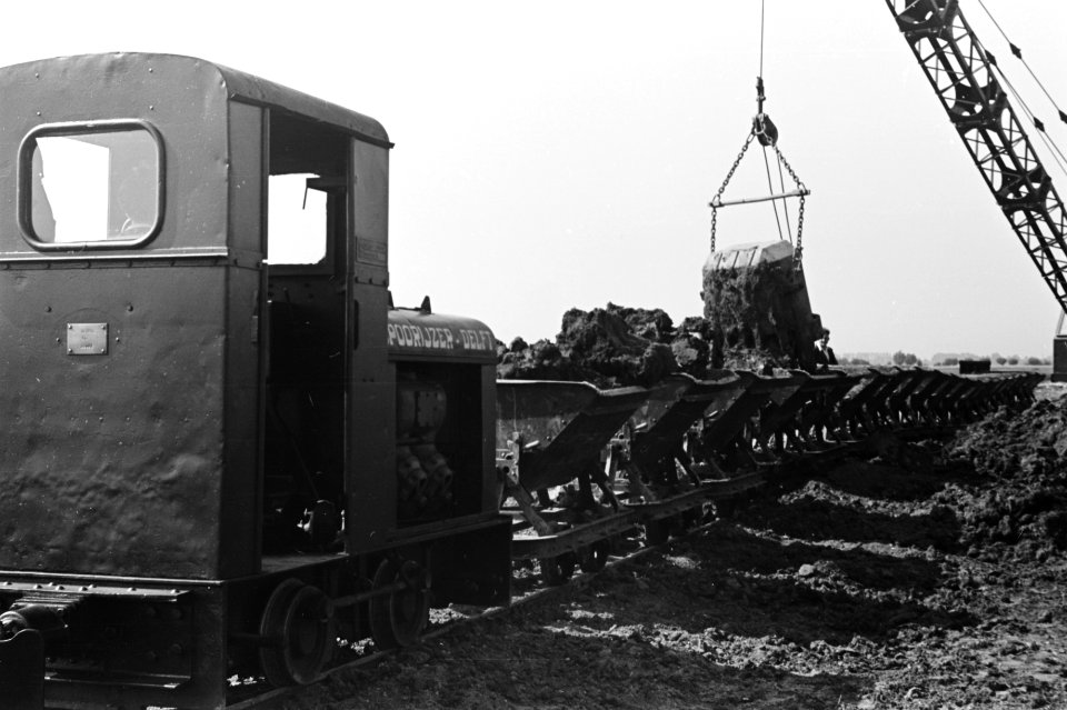 Draglines, arbeiders, kipkarren, werkzaamheden, Duivense Broek, Bestanddeelnr 170-0013