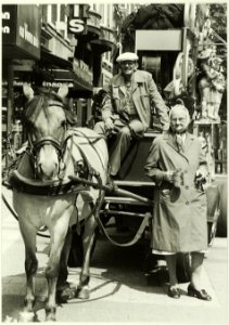 Draaiorgel in de Barteljorisstraat. NL-HlmNHA 5400468040